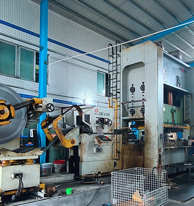 Automated metal stamping equipment in the Taishan castor factory